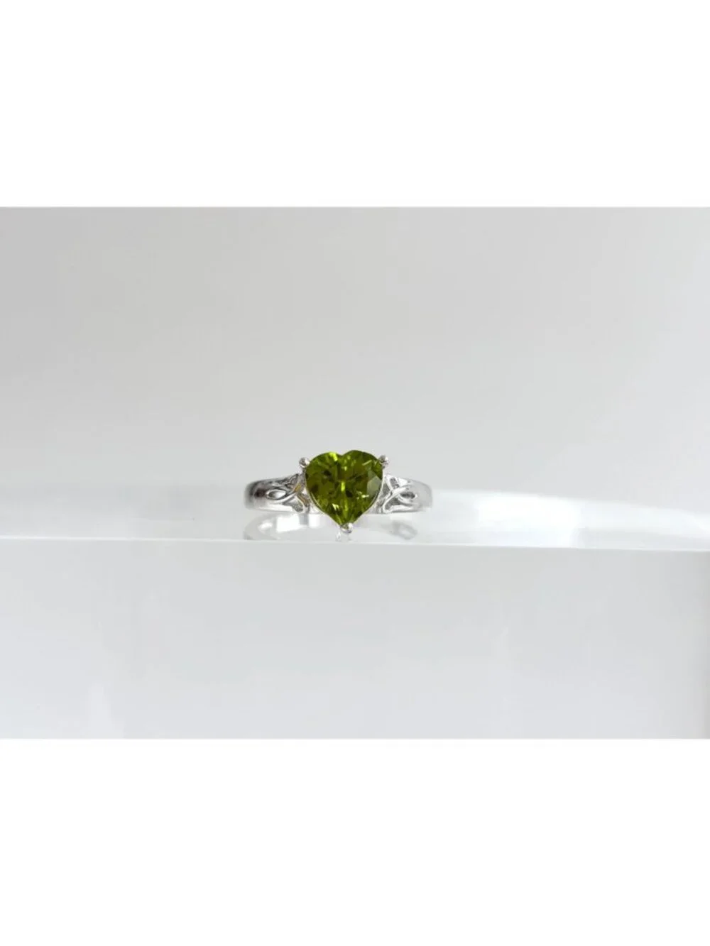 Heart Shaped Cutout Shank Peridot Sterling Silver 925 Vintage Ring - sz 7.75